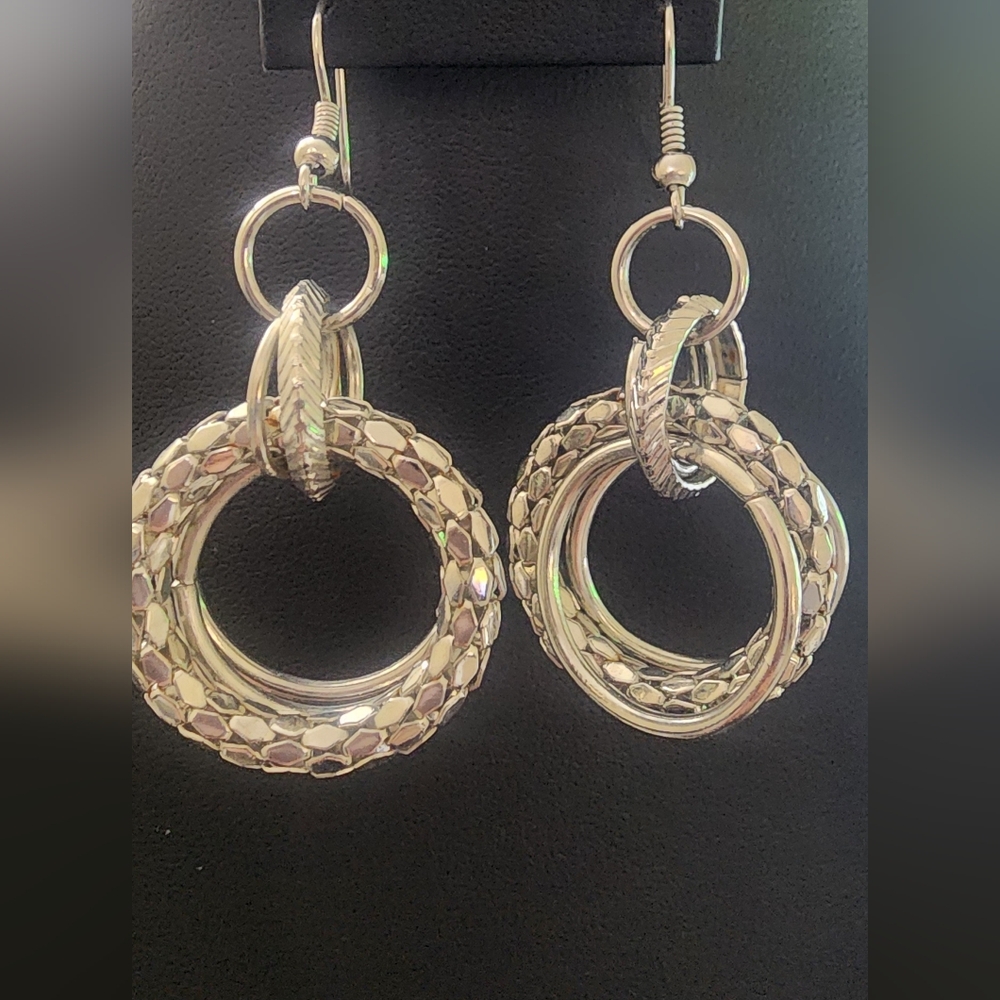 Elegant Silver Tone Chain Necklace and Earring Set - Picture 8 of 10